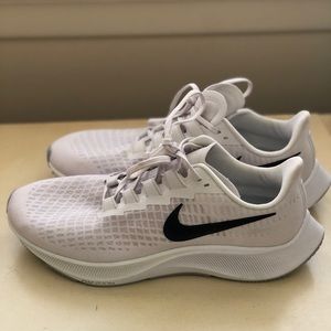 NEW Nike Air Zoom Pegasus 37 - Size 8